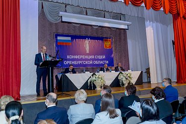 Действовать в соответствии с буквой закона